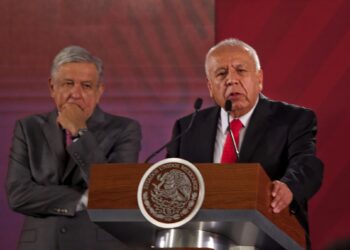 AMLO por segundo día, evita hablar del titular del Migración, Francisco Garduño