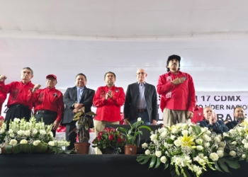 Más de 3 mil Empleados, Piden a Víctor Flores Seguir al Frente del STFRM