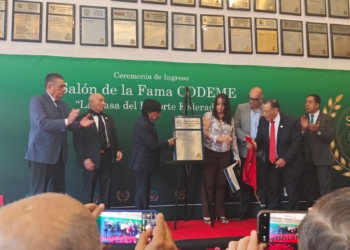 Reconoce la Confederación Deportiva Mexicana a los Atletas Campeones y al Líder Víctor Flores; Entran al Salón de la Fama