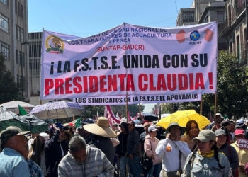 Acompañan Líderes y Trabajadores de FSTSE a C. Sheinbaum en su Mensaje