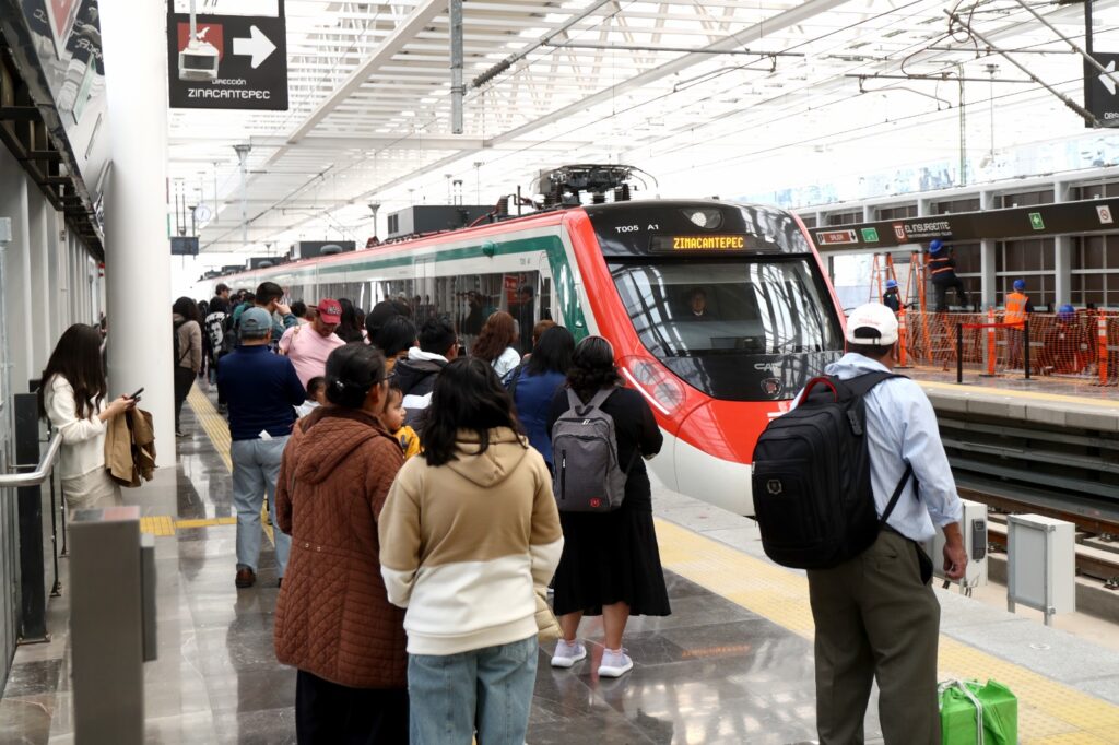 El Gobierno de México, a través de la Secretaría de Infraestructura, Comunicaciones y Transportes (SICT) informa que a dos meses de entrar en operación en su totalidad, el Tren El Insurgente ha alcanzado una afluencia máxima de 68 mil 149 personas en un solo día.